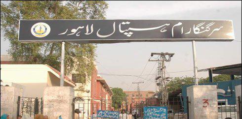 لاہور:گنگارام اسپتال میں لواحقین کا ڈاکٹروں سے جھگڑا