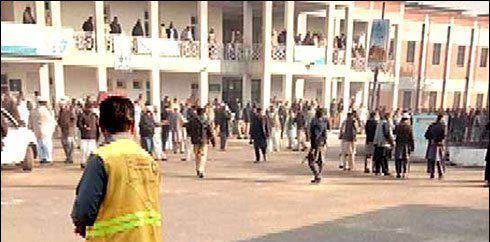 چارسدہ: یونیورسٹی میں 2 دھماکے سنے گئے