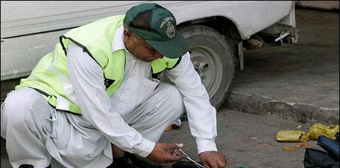 پشاور : فلائی اوور کے نیچے سے دو بم برآمد،ناکارہ بنا دیا گیا