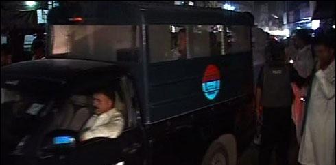 ملتان : موٹر سائیکل چور کی شہریوں کے ہاتھوں دھلائی ،پولیس کے حوالے 