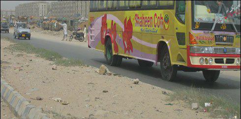 کراچی:نیشنل ہائی وے ٹوٹ پھوٹ کا شکار،حادثات بڑھ گئےٹریفک جام معمول 