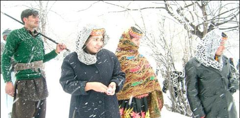 چترال میں برف باری ،ہزارہ میں موسم ابر آلود