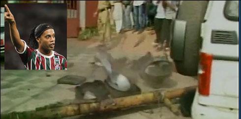 بھارت :برازیلین فٹبالر رونالڈینہو بال بال بچ گئے