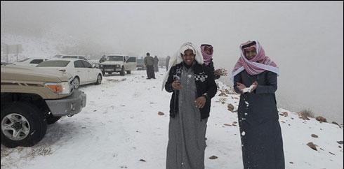 سعودی عرب کے شہر تبوک ریجن میں شدید برف باری