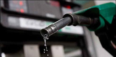 بارہ بجتے ہی ملک بھر میں پٹرول 5 روپے فی لٹر سستا ہو گیا