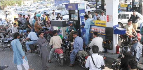 تیل قیمتوں کا فائدہ پاکستانی صارفین تک منتقل نہ ہوسکا