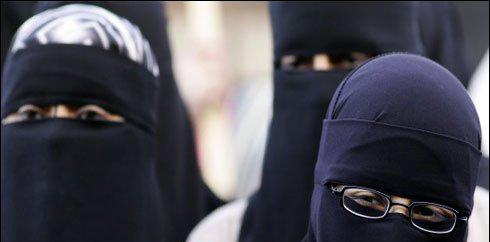 نوجوان برطانوی مسلم لڑکیاں حجاب پہننے کی شوقین