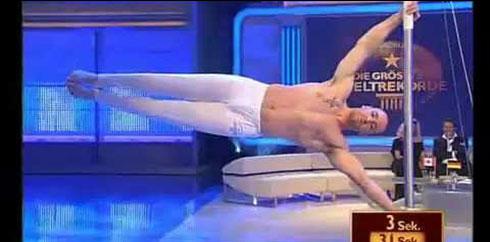 جسم جھنڈے کی مانند لہرانے پرعالمی ریکارڈ کینیڈین شخص کے نام 