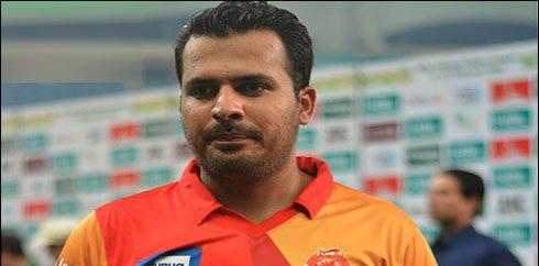 کرکٹر شرجیل خان کے گھر پر مبارک باد دینے والوں کا تانتا 