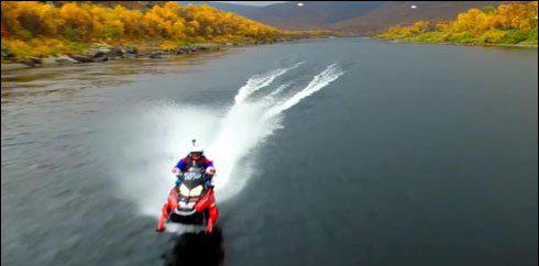  اسنو موبائل کے ذریعے پانی پرسفر کا نیا عالمی ریکارڈ 