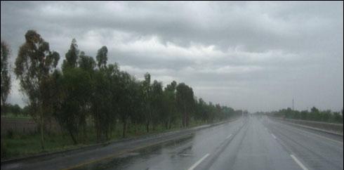 لاہور:موٹروےپر وقفےوقفے سےبارش کا سلسلہ جاری