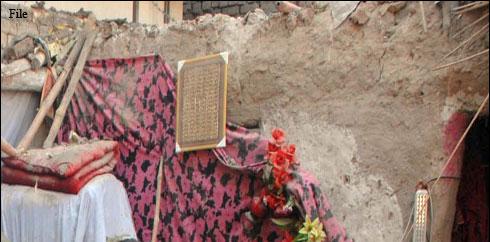 پشاور: چھتیں گرنے سے 3 خواتین سمیت11 افراد زخمی