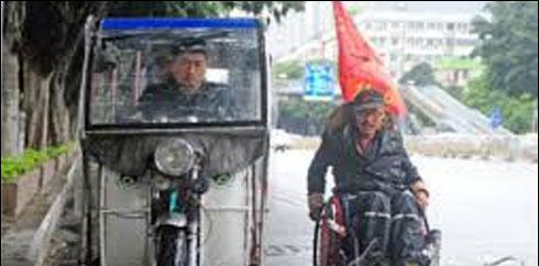 معذورچینی شخص عزم و ہمت کی  مثال، وہیل چیئر پر ہزاروں کلومیٹر کا سفر