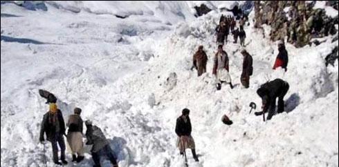 چترال میں بر فانی تودے تلے دبے طلبہ کو نہیں نکالاجاسکا