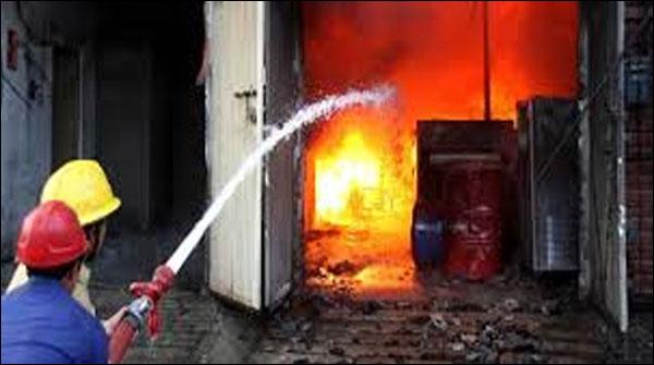 کراچی: کپڑے کے گودام میں لگنے والی آگ پر4  گھنٹے بعد قابو پالیا گیا