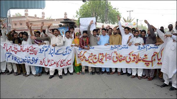 ملتان:شہریوں کا واسا حکام کے خلاف انوکھا احتجاج
