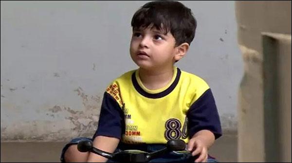 ماں کو کھونے والے عبداللہ کی آنکھیں اب بھی نم
