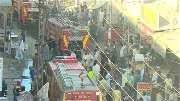 لاہور :پلازہ میں آتشزدگی،بھاری مالیت کا سامان جل گیا