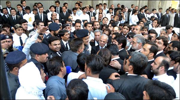 کوئٹہ: پرنسپل لاء کالج کے قتل کیخلاف دوسرے روز بھی احتجاج