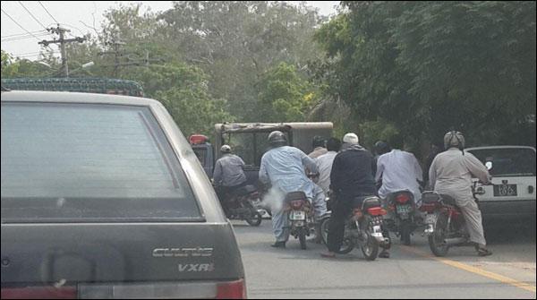 پروٹوکول کیلئے حکمراں اشرافیہ میں سے کوئی پیچھے نہیں