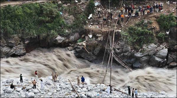 چترال : طوفانی بارش سے تباہی ، 31 افراد بہہ گئے، 7 کی لاشیں نکال لی گئیں