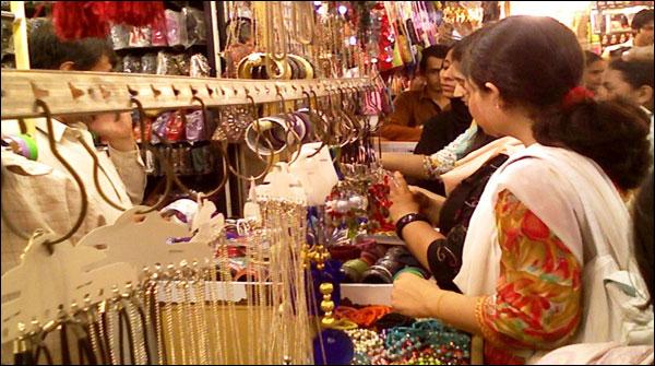 لوئردیر: خریداری کیلئے بازاروں میں خواتین کا رش