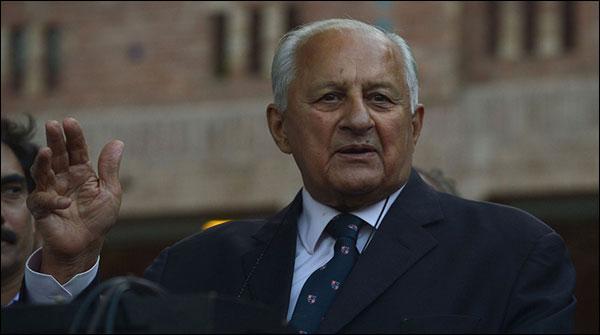 شہریار خان کھلاڑیوں سے عید ملنےمیدان پہنچ گئے،میچ بھی دیکھا