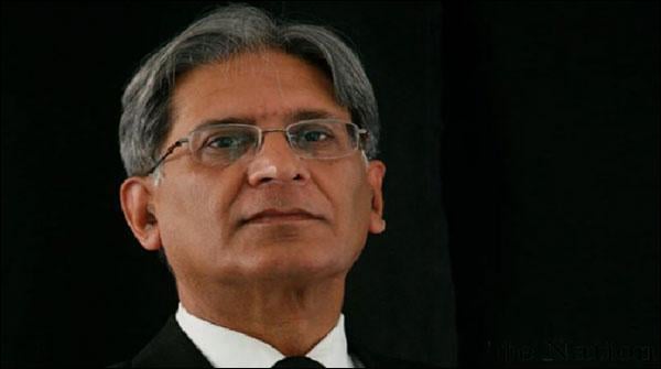 نوازشریف پر تنقید سے جمہوریت کو خطرہ ہوجاتا ہے، اعتزاز