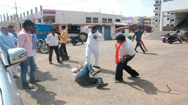 شیو سینا کے انتہا پسندوں کا مسلمان ٹرک ڈرائیوروں پر تشدد