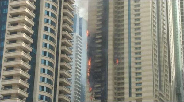 دبئی :کثیر منزلہ عمارت میں لگی آگ پر قابو پالیا گیا