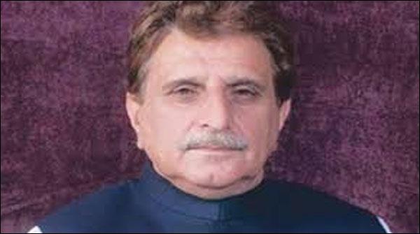 نو منتخب وزیراعظم آزاد کشمیر راجا فاروق حیدر نےعہدے کا حلف اٹھا لیا