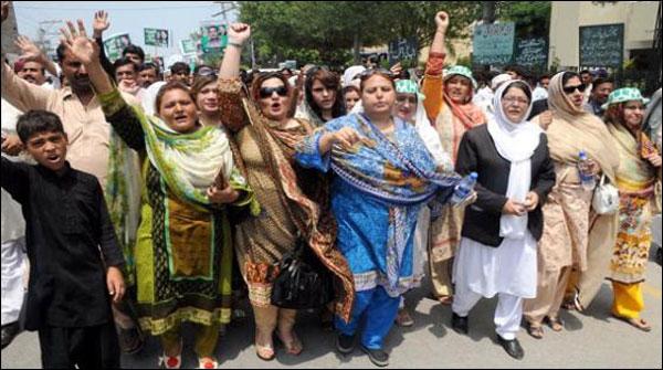 ملتان :ن لیگ کے کارکنوں کی نواز شریف زندہ باد ریلی