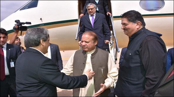 وزیراعظم ایک روزہ دورے پر کراچی پہنچ گئے