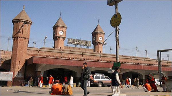 لاہور: تزئین و آرائش کے بعد فرید ایکسپریس کراچی روانہ
