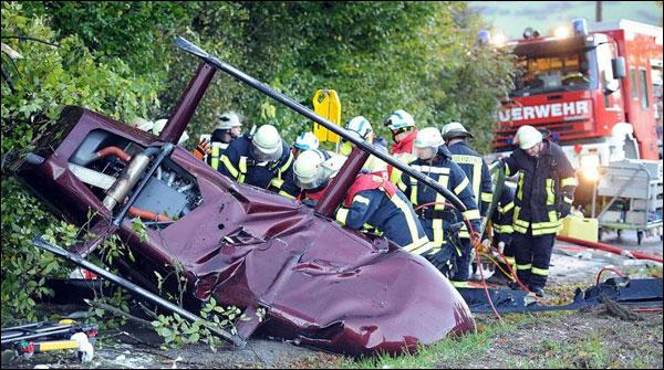 کینیڈا : ہیلی کاپٹر کھمبوں سےٹکرا گیا، 2 افراد ہلاک