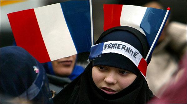 فرانس میں اسلام فوبیا عروج پر پہنچ گیا