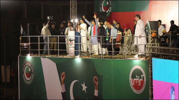 کراچی اوپر جاتاہے تو پاکستان بھی اوپر جاتاہے، عمران خان
