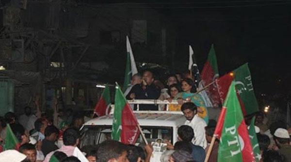 کراچی میں تحریک انصاف کا جلسہ سیاسی گفتگو کا محور