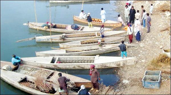 منچھر جھیل،دکان کشتی میں،مکان کشتی میں.