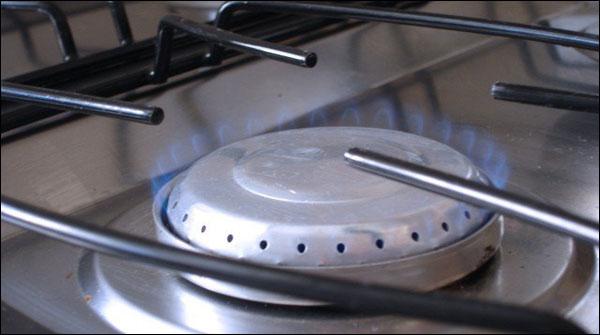 ملتان میں گیس کی لوڈشیڈنگ سے خواتین پریشان