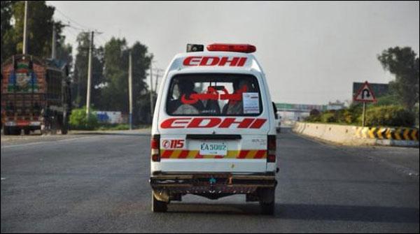 انڈس ہائی وے : بس نے 2 ڈرائیوروں کو کچل دیا