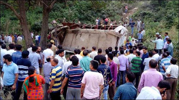 مقبوضہ کشمیر: بس حادثے میں 22 افراد ہلاک، متعدد زخمی