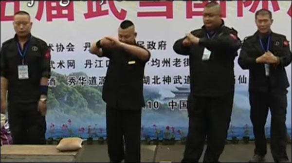 چین :4کنگ فو ماہر نوجوانوں کی مہارت سے شائقین حیران