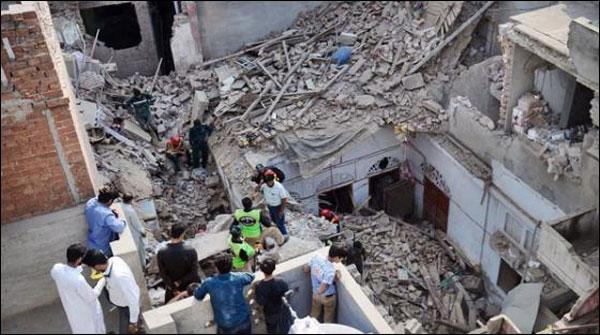 لاہور:منہدم عمارتوں کے ملبے سے مزید 4 دستی بم اور گولیاں برآمد