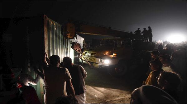 برہان انٹرچینج پر پولیس اور پی ٹی آئی کارکنوں میں تصادم