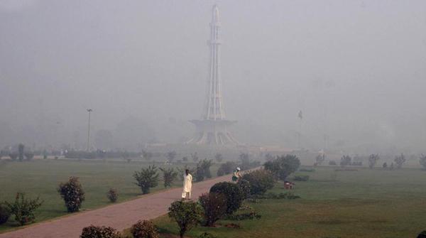 لاہور اور نواحی علاقوں میں دھند بتدریج کم
