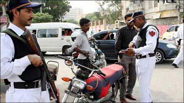 کمشنر کراچی کی ٹریفک قوانین کی خلاف ورزی پر جرمانہ بڑھانے کی تجویز