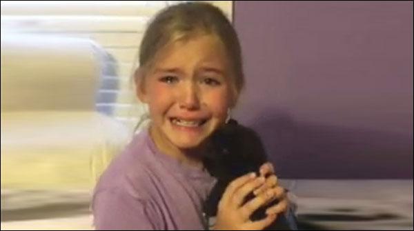 پنسلوانیا : ماں نے 9سالہ بیٹی کو بلی کا تحفہ دیا تو خوشی سے رو پڑی