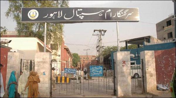 لاہورکے گنگا رام اسپتال میں بچے کے ہاتھ جلنے کا معاملہ