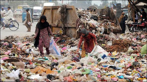پشاور کا سرکاری ڈمپنگ زون ،لوگوں کاذریعۂ روزگار